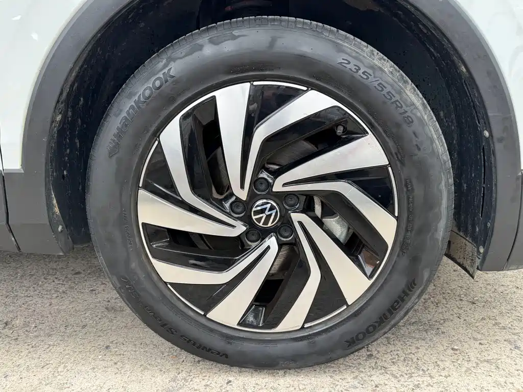 Volkswagen Tiguan L 2023 — фото 12