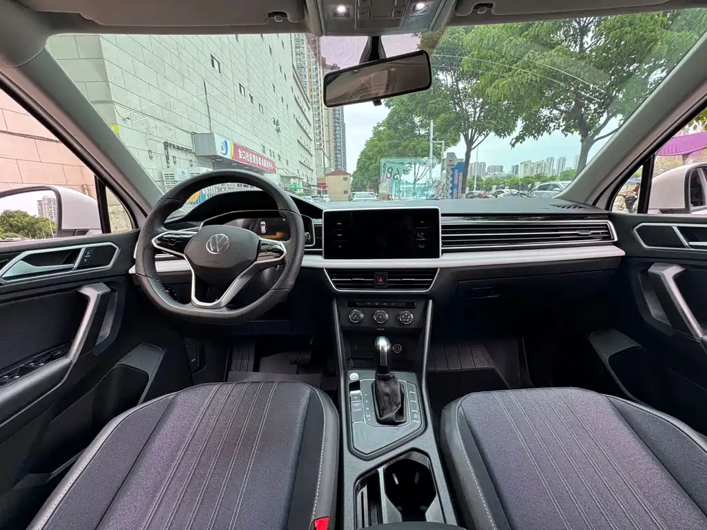 Volkswagen Tiguan L 2023 — фото 9