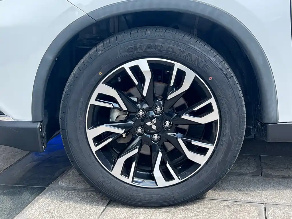 Mitsubishi Outlander 2020 — фото 21