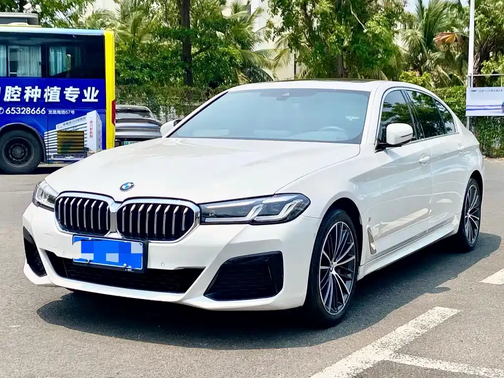 BMW 5 Series 2022 — фото 1