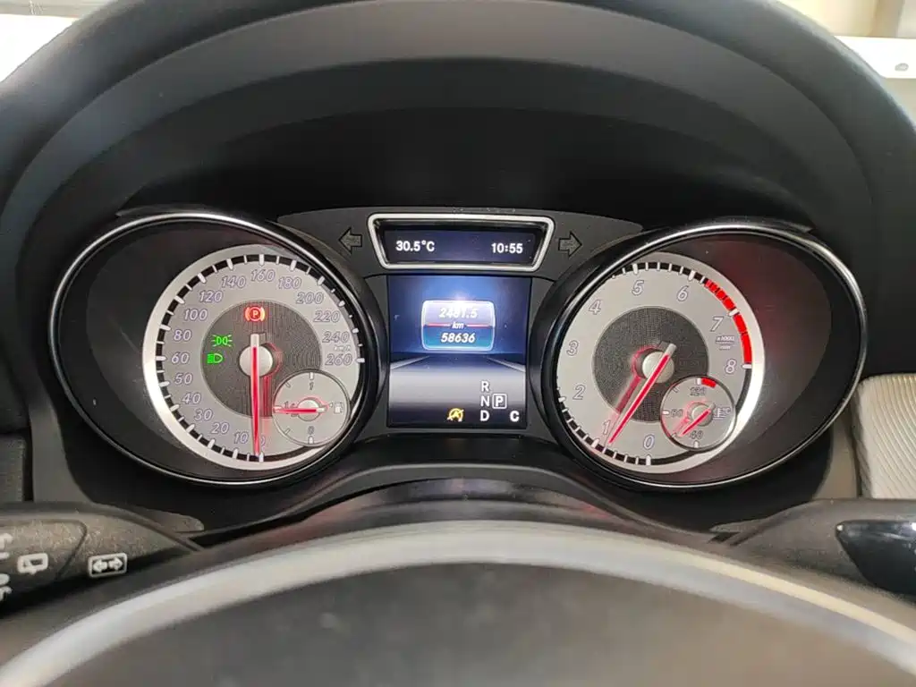 Mercedes-Benz GLA 2016 — фото 12