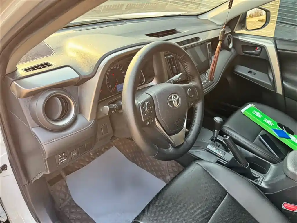 Toyota RAV4 2016 — фото 19