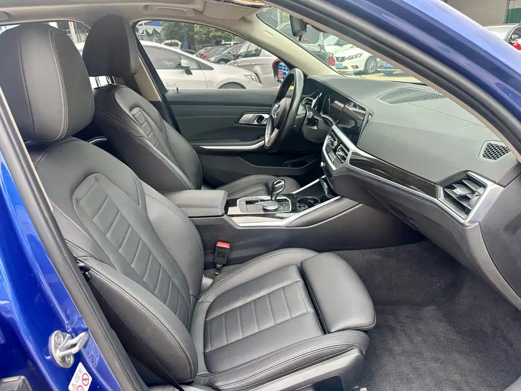 BMW 3 Series 2019 — фото 12