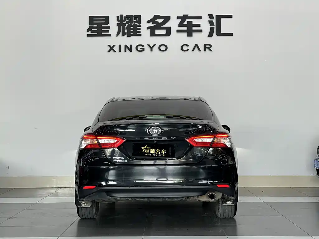 Toyota Camry 2018 — фото 20