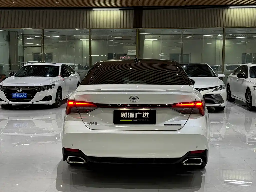 Toyota Avalon 2020 — фото 12