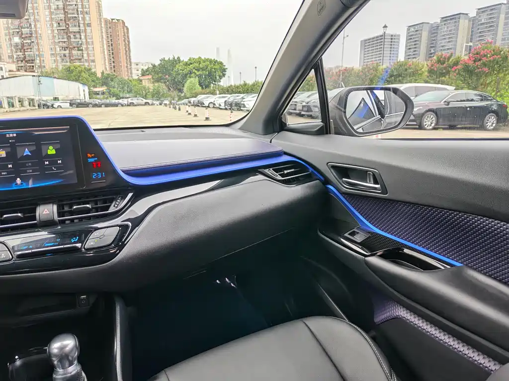 Toyota C-HR 2019 — фото 13