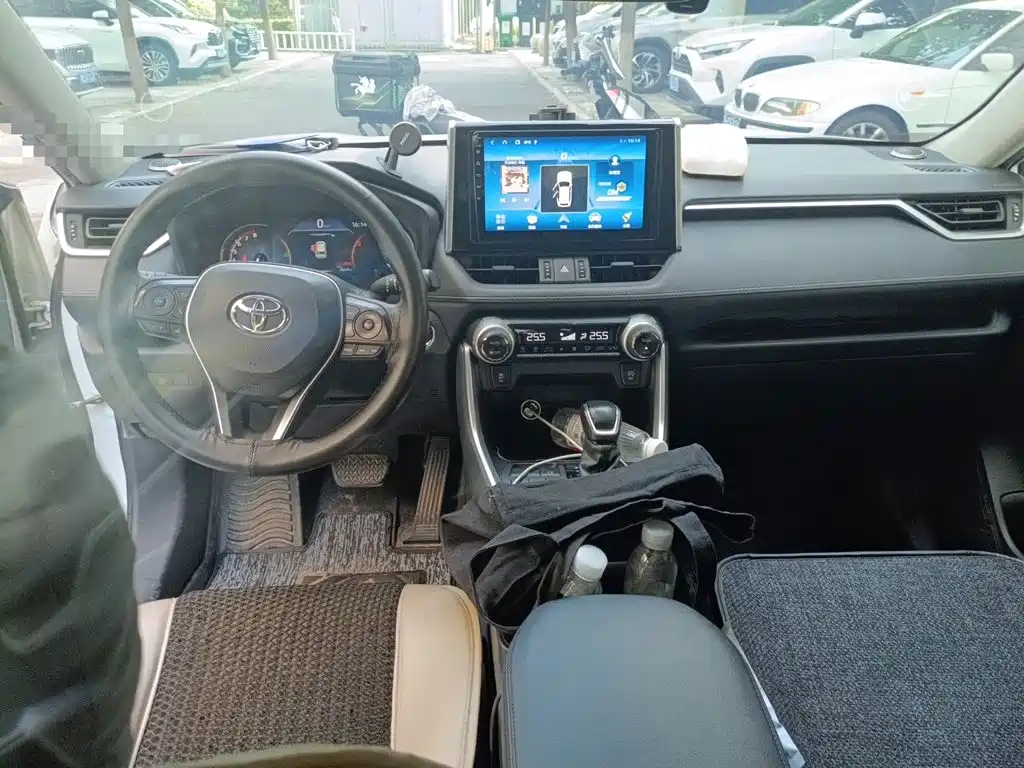 Toyota RAV4 2020 — фото 10