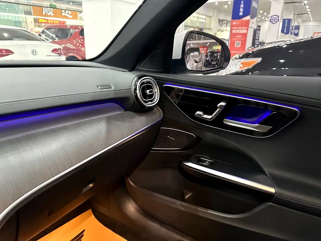 Mercedes-Benz C-Class 2023 — фото 10