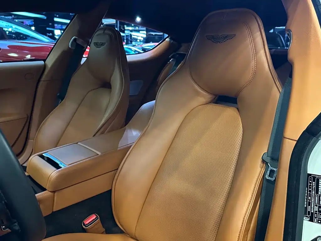 Aston Martin Rapide 2017 — фото 14