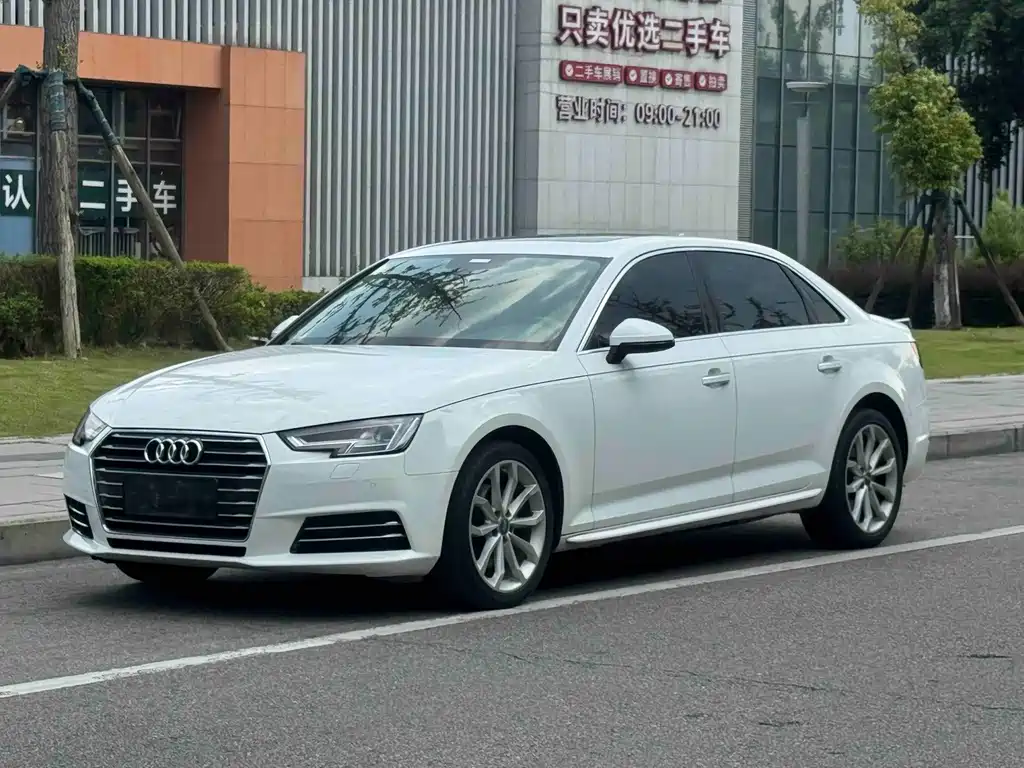 Audi A4L 2017 — фото 1