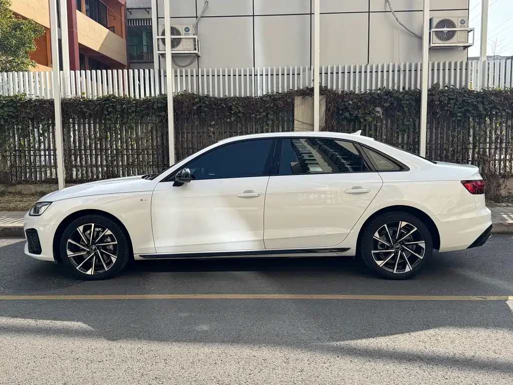 Audi A4L 2024 — фото 7