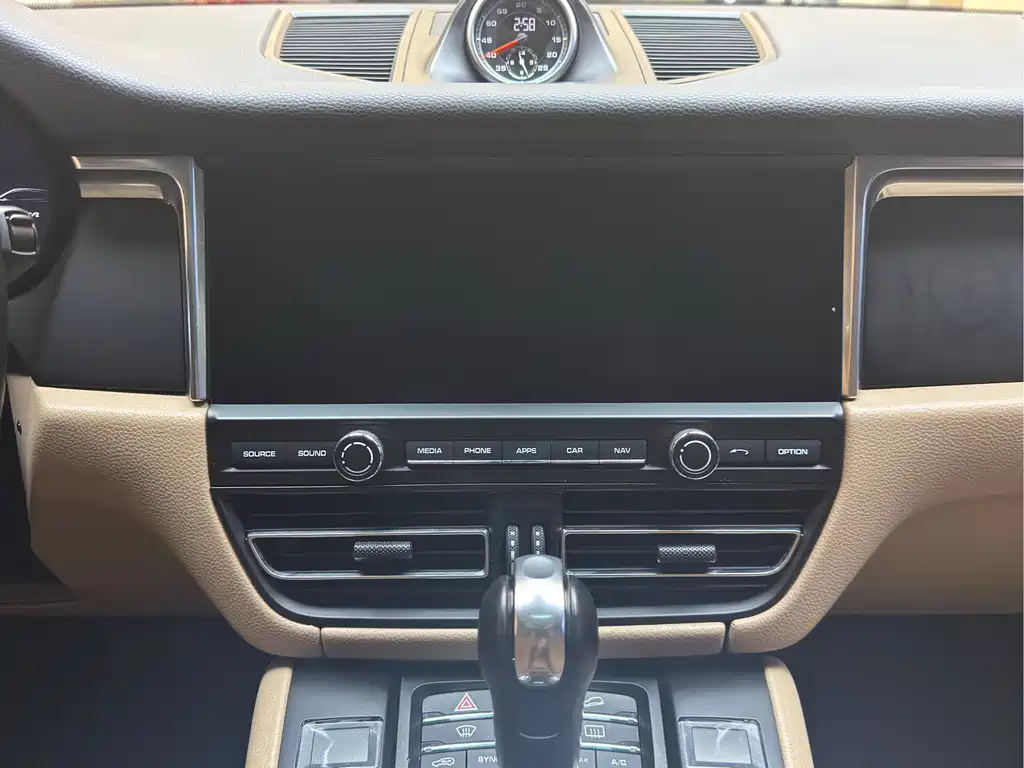 Porsche Macan 2019 — фото 16