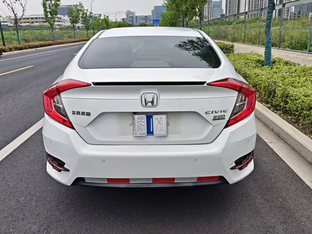 Honda Civic 2018 — фото 6