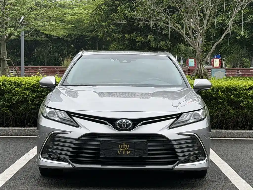 Toyota Camry 2022 — фото 2