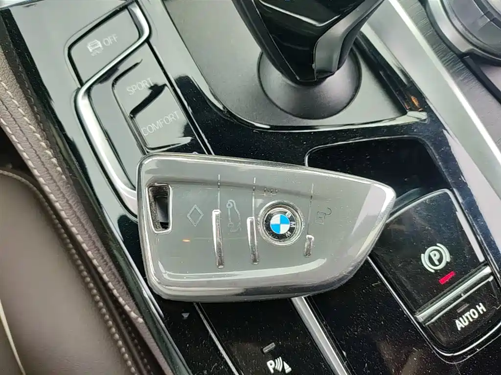 BMW 5 Series 2022 — фото 9