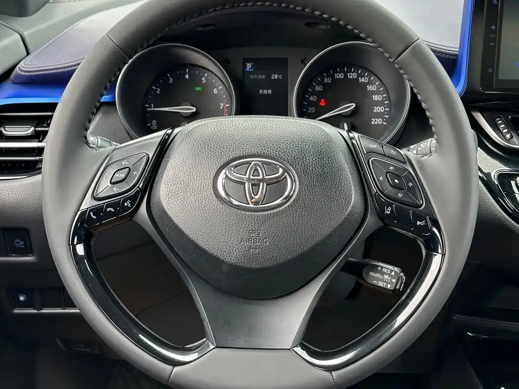 Toyota C-HR 2018 — фото 24