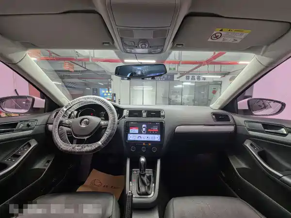 Volkswagen Sagitar 2016
