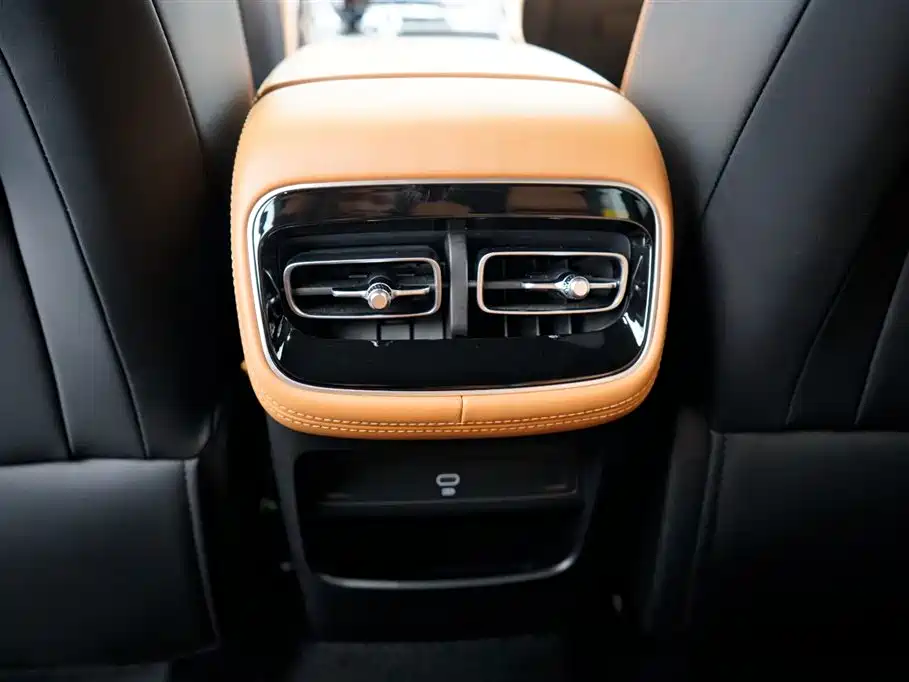 Geely Boyue L 2025 — фото 15