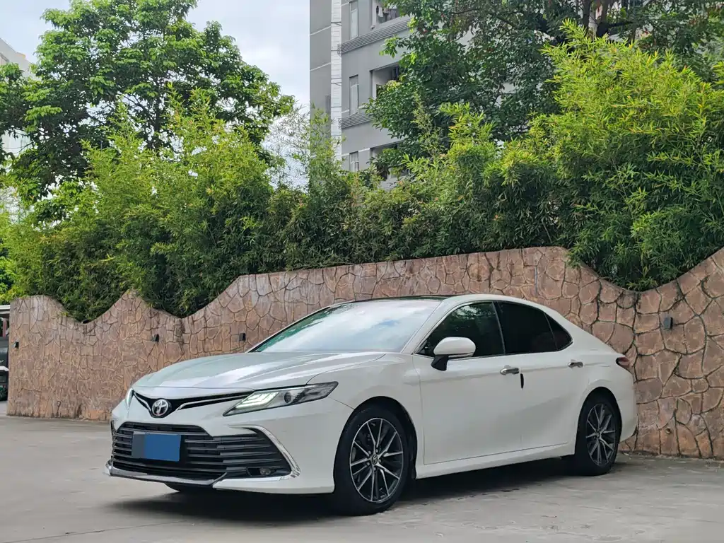 Toyota Camry 2021 — фото 1
