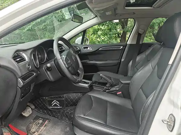 Citroën C4L 2013