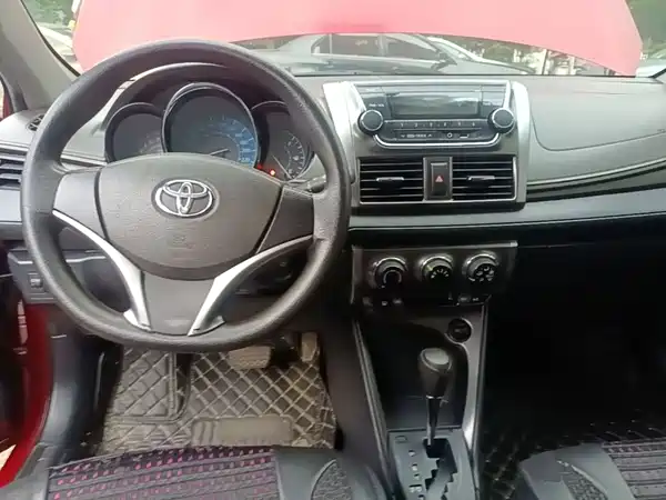 Toyota Yaris L 2015