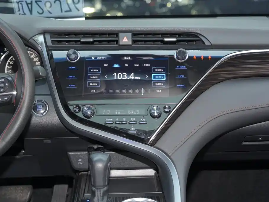 Toyota Camry 2019 — фото 17