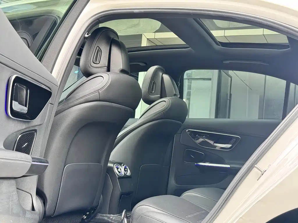 Mercedes-Benz C-Class 2022 — фото 7