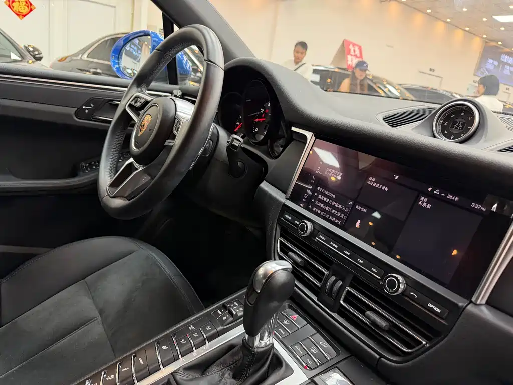 Porsche Macan 2019 — фото 18