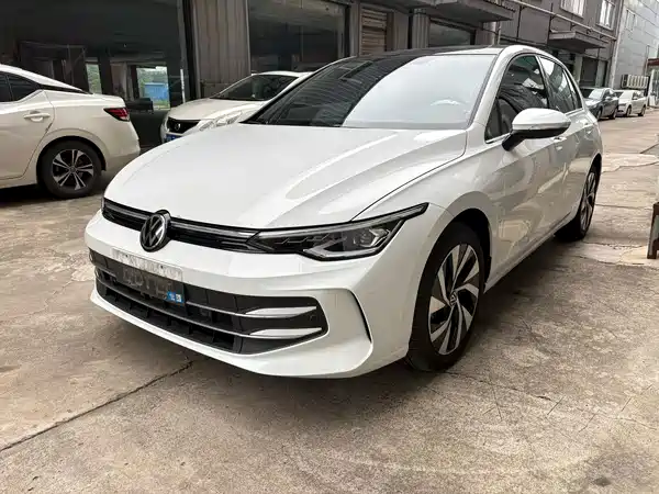 Volkswagen Golf 2025