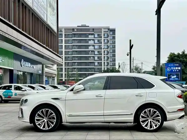 Bentley Bentayga Plug-In Hybrid 2022