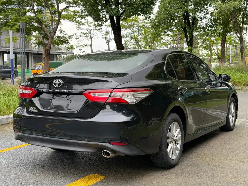Toyota Camry 2019 — фото 5