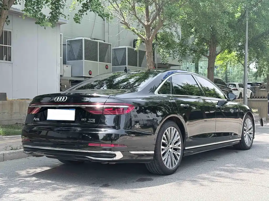 Audi A8 2023 — фото 25