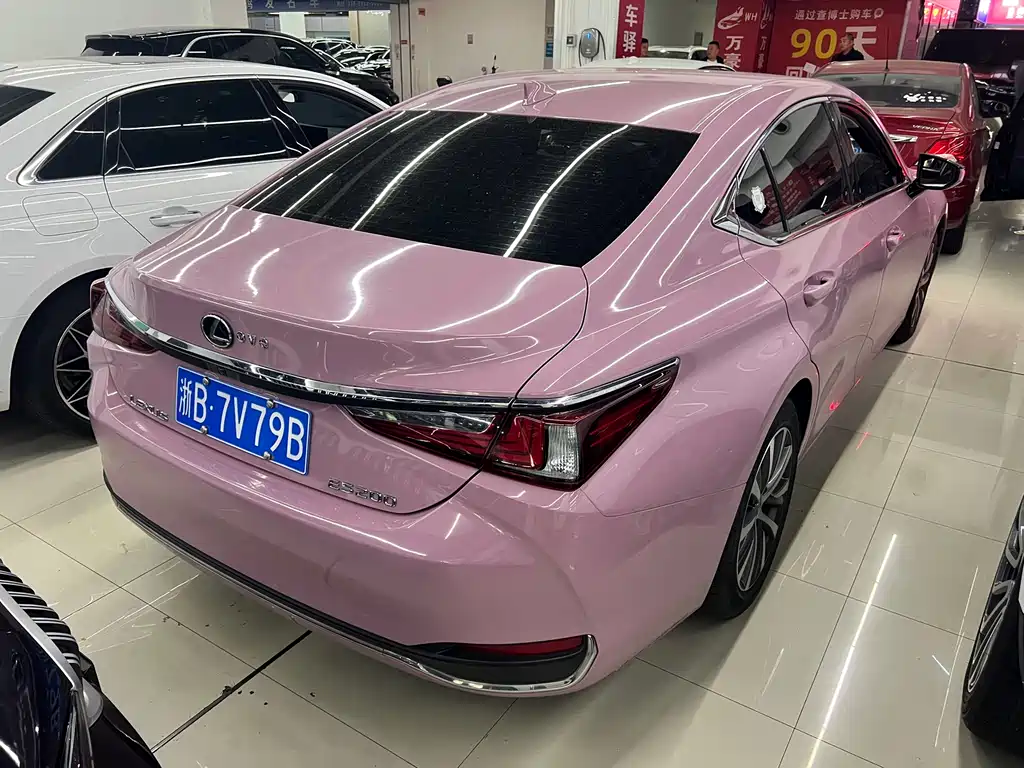 Lexus ES 2020 — фото 10