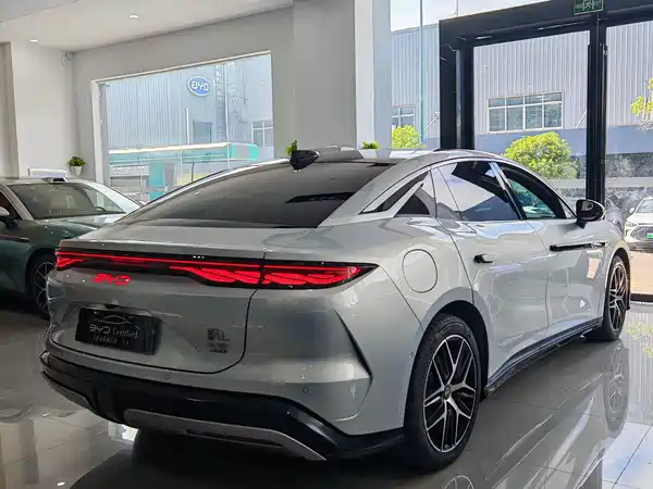 BYD Han L 2025