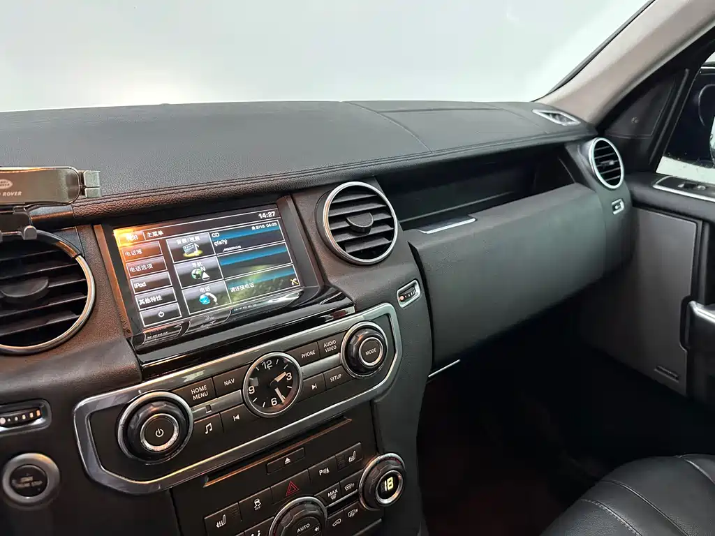 Land Rover Discovery 2015 — фото 15