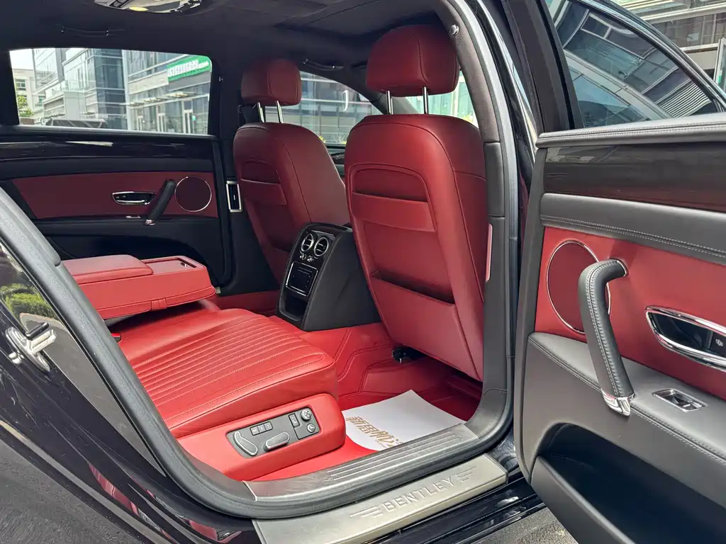 Bentley Flying Spur 2019 — фото 12