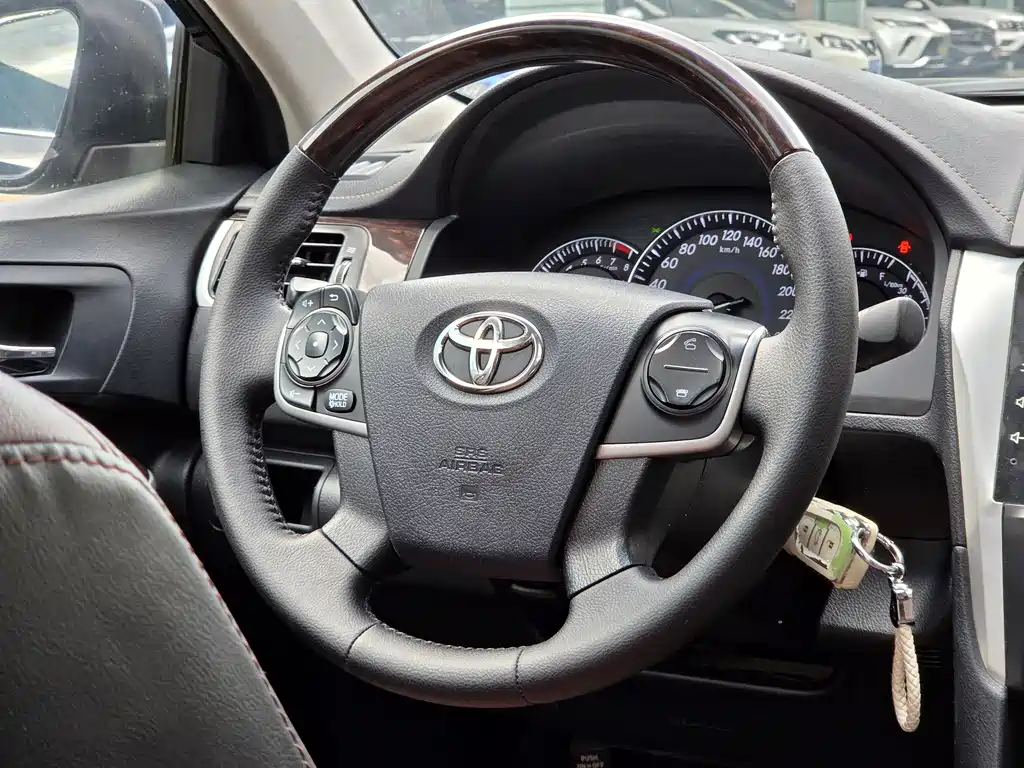 Toyota Camry 2016 — фото 14