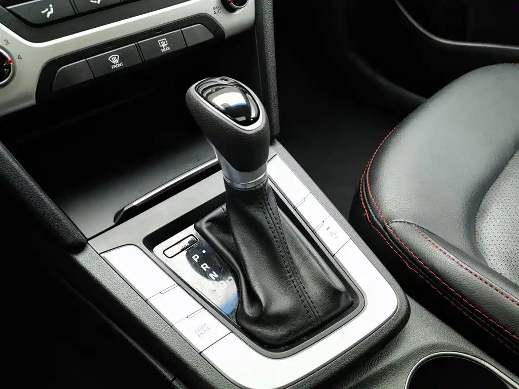 Hyundai Elantra 2018 — фото 13