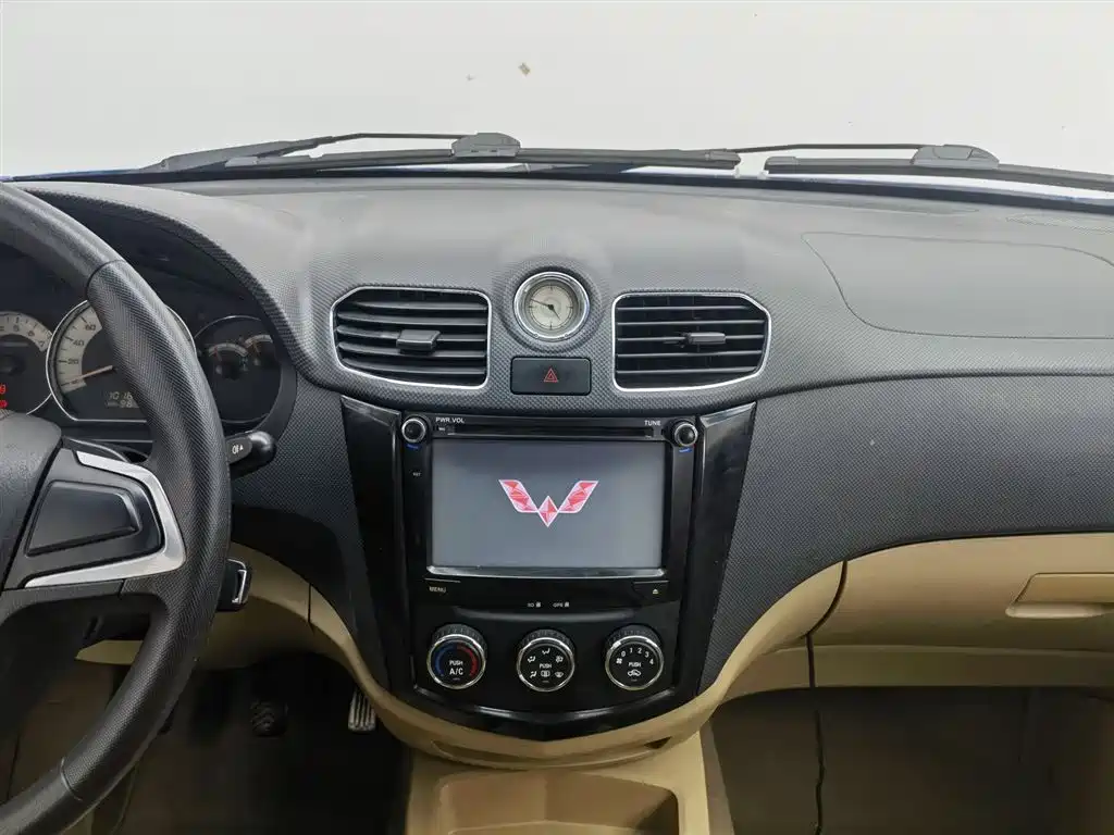 Wuling Hongguang 2014 — фото 12