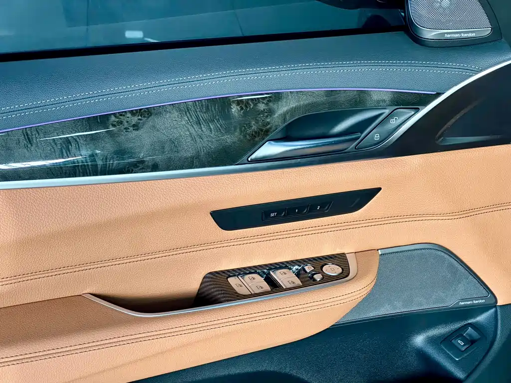 BMW 6 Series GT 2024 — фото 16