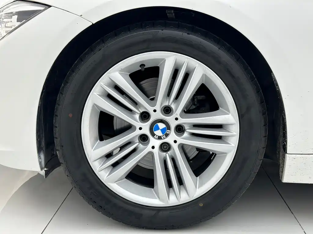 BMW 3 Series 2017 — фото 16