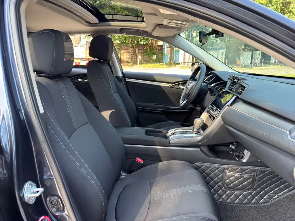 Honda Civic 2018 — фото 17