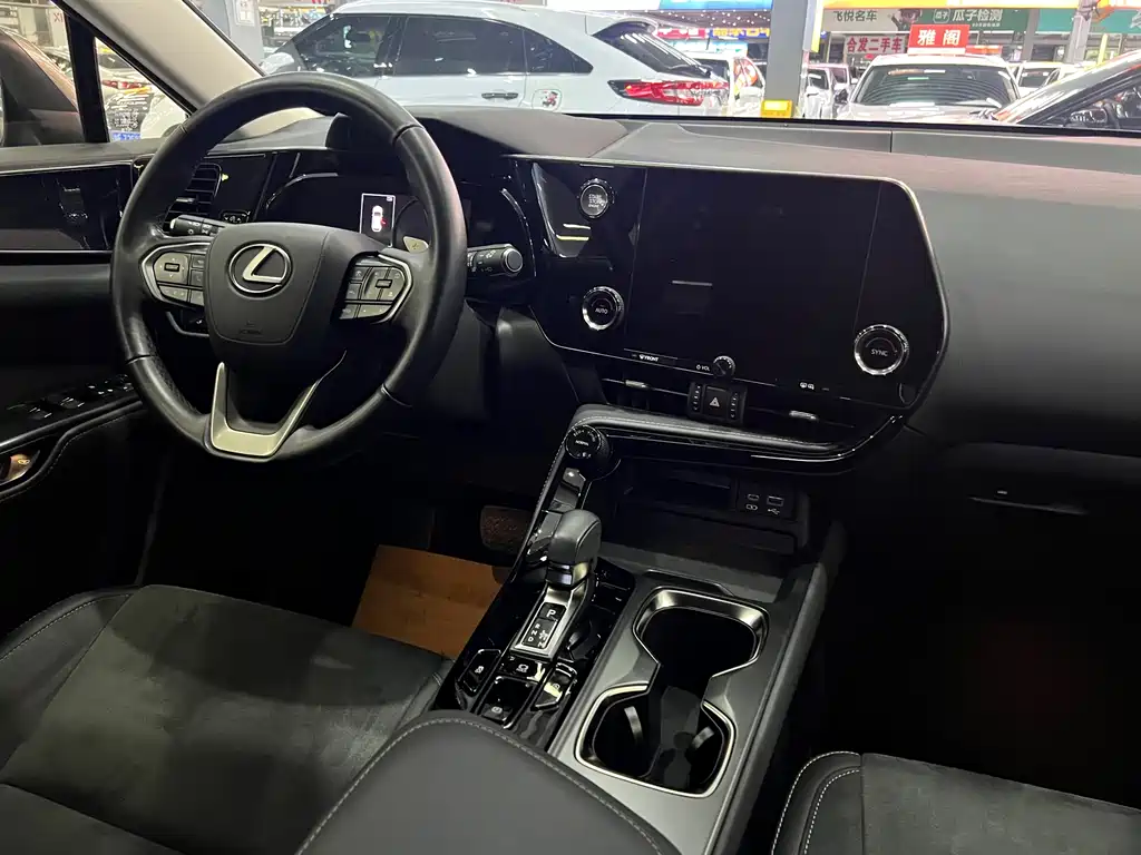 Lexus NX 2022 — фото 11