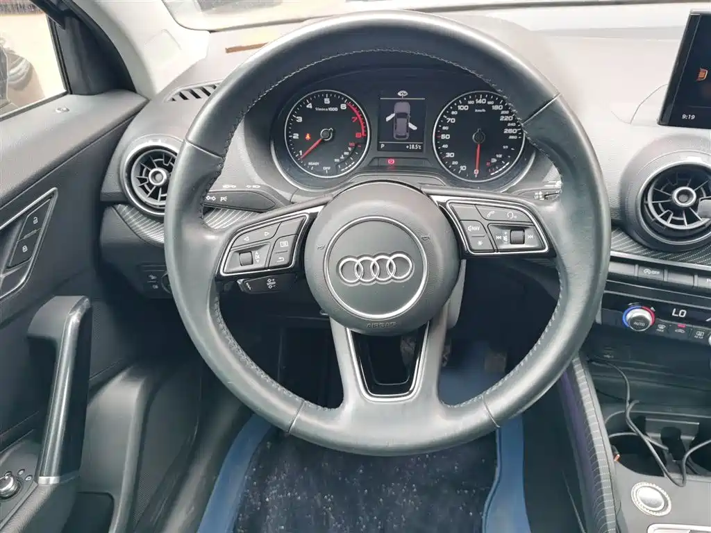 Audi Q2L 2020 — фото 11