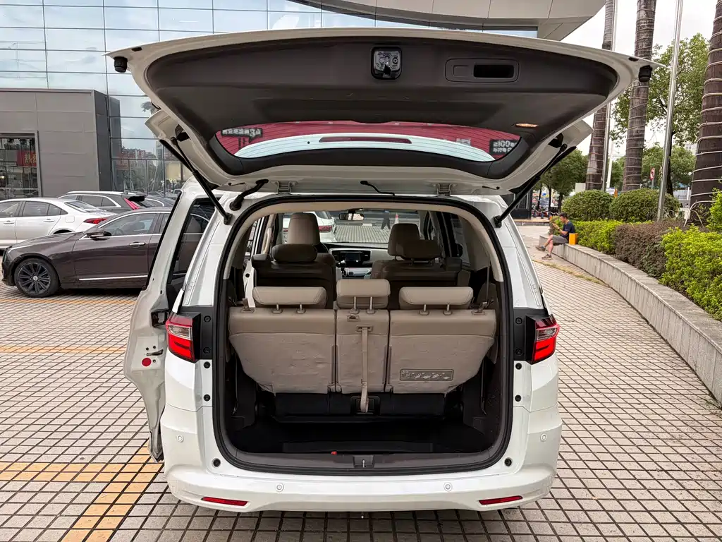 Honda Odyssey 2017 — фото 11