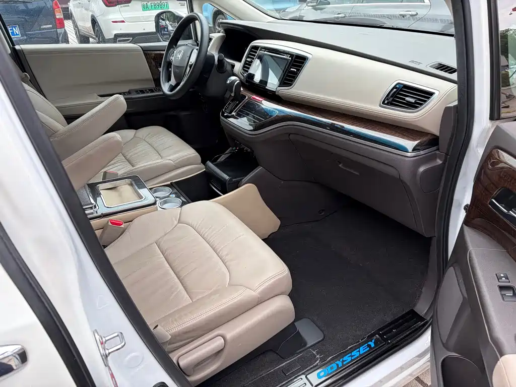 Honda Odyssey 2017 — фото 14