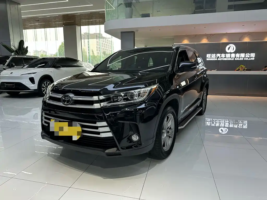 Toyota Highlander 2021 — фото 1