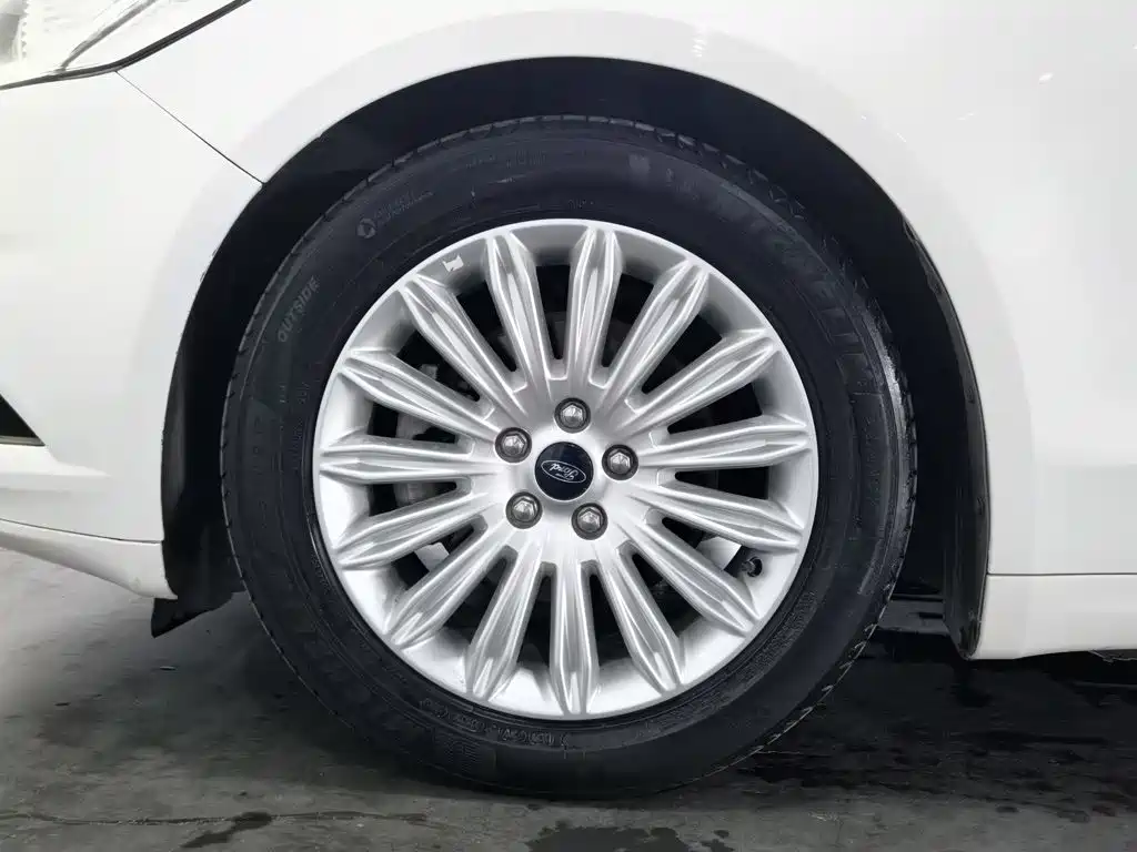 Ford Mondeo 2015 — фото 17