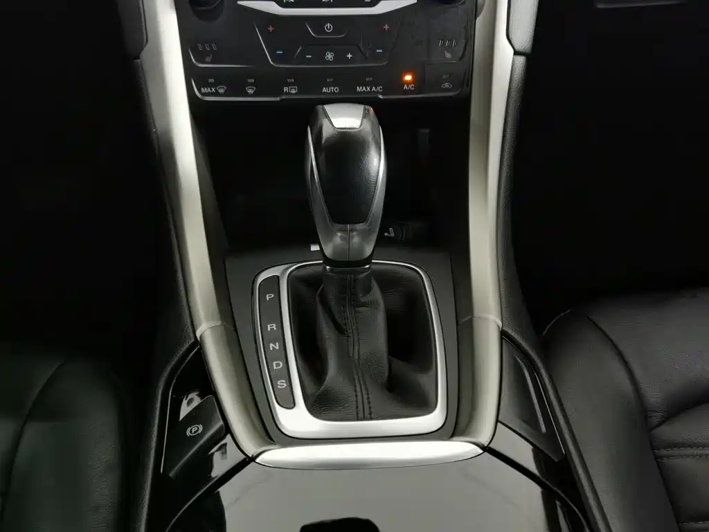 Ford Mondeo 2015 — фото 13