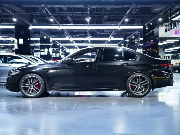 BMW M5 2021